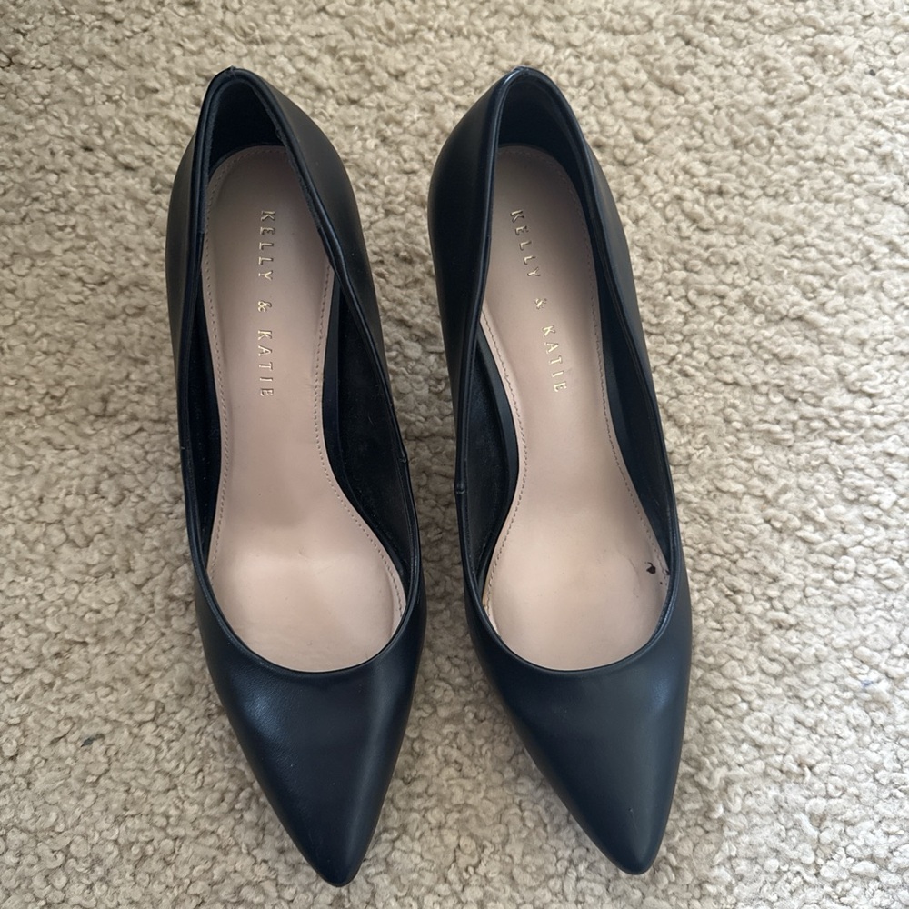 Kelly & Katie Black Pointed Toe Leather Pumps